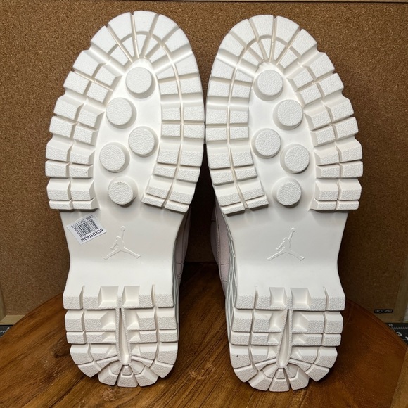 Jordan 1
Brooklyn
'pink oxford' 
Brand new - Picture 5 of 16